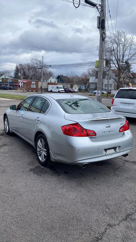 2011 INFINITI G Sedan 37x photo 13