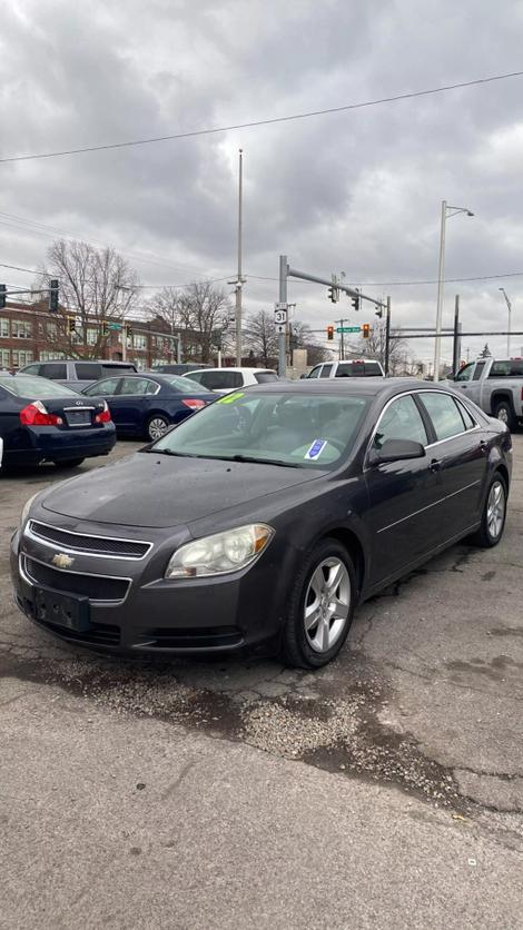 2010 Chevrolet Malibu 1LS photo 3