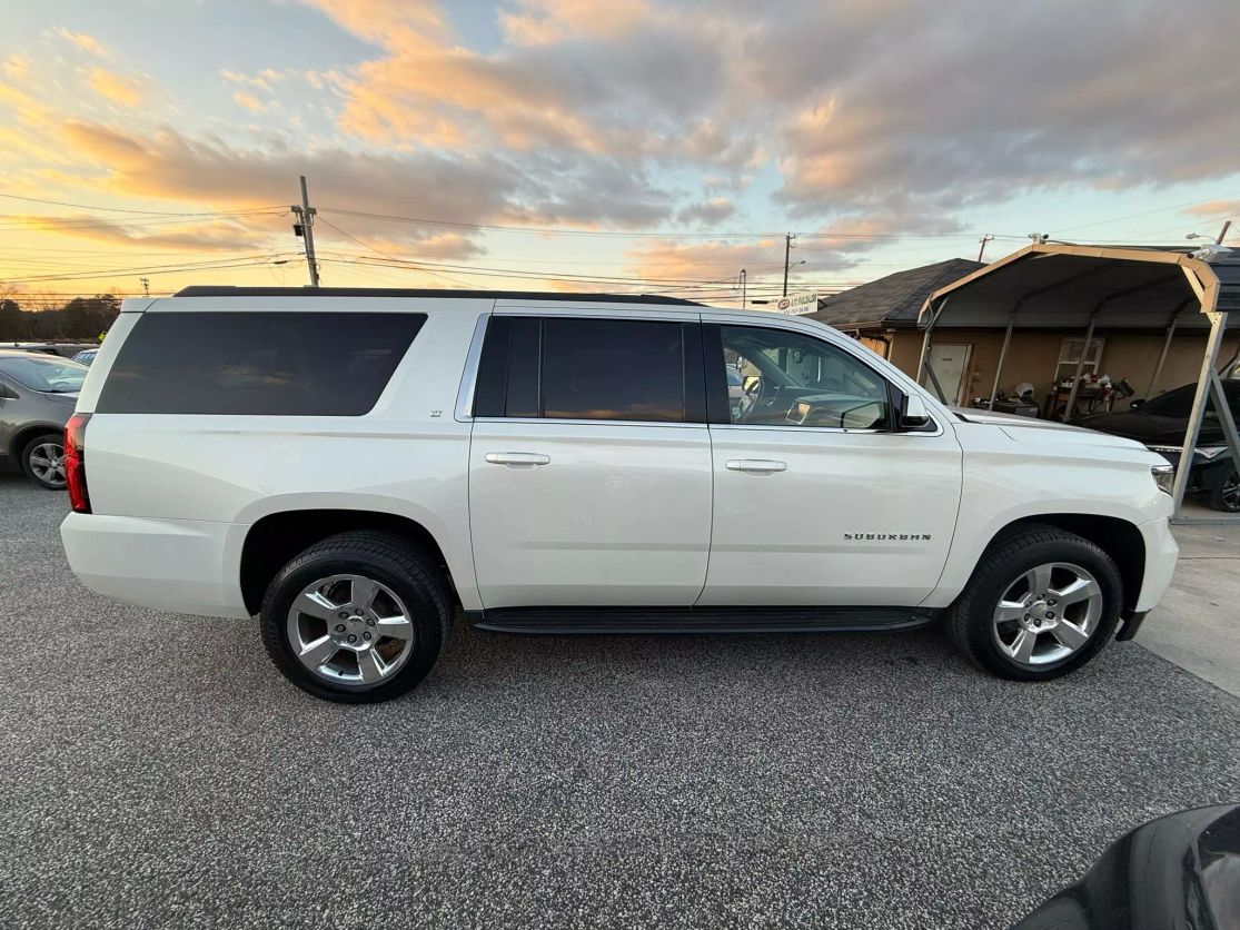 2015 Chevrolet Suburban LT photo 2