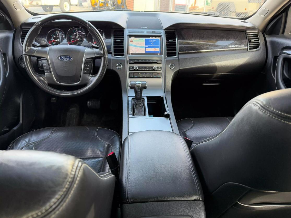 2012 Ford Taurus Limited photo 11