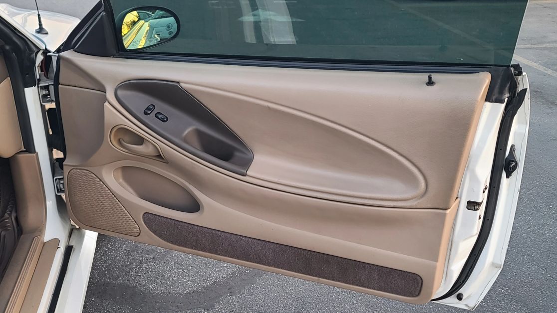 Image 8 of 2001 FORD MUSTANG