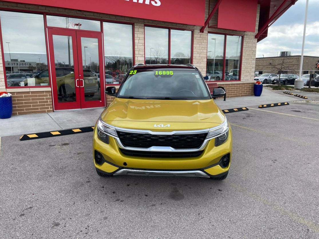 Used 2023 Kia Seltos S with VIN KNDEUCAA4P7423037 for sale in Middleton, WI