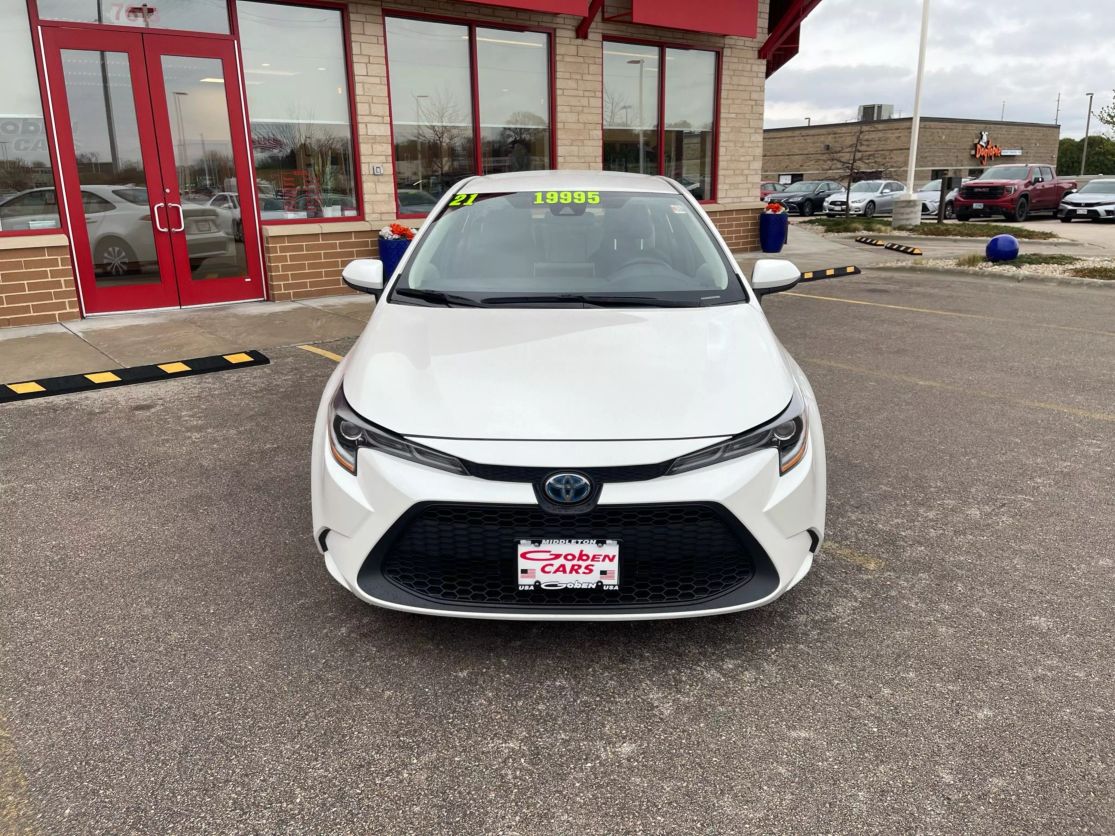 Used 2021 Toyota Corolla LE with VIN JTDEAMDE9MJ013734 for sale in Middleton, WI