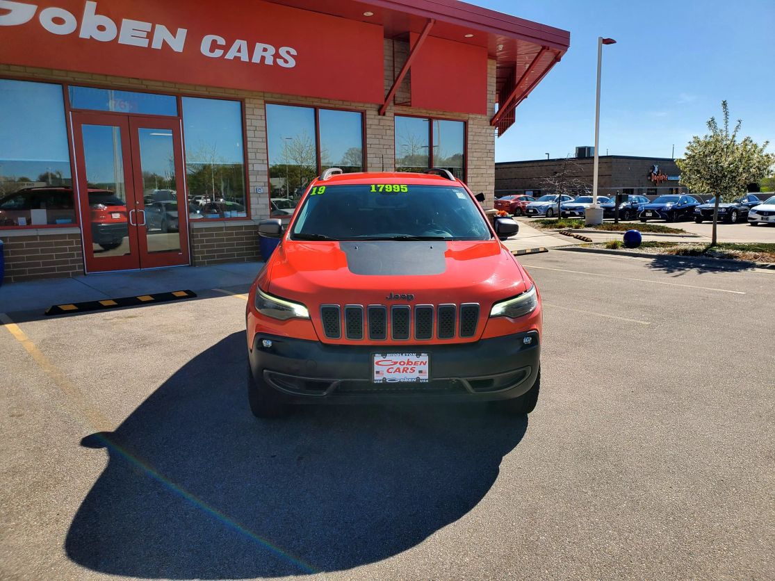 Used 2019 Jeep Cherokee Trailhawk with VIN 1C4PJMBX8KD347066 for sale in Middleton, WI