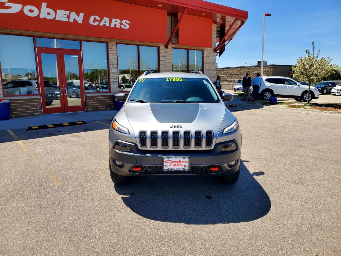 Used 2017 Jeep Cherokee Trailhawk with VIN 1C4PJMBS8HW567258 for sale in Middleton, WI