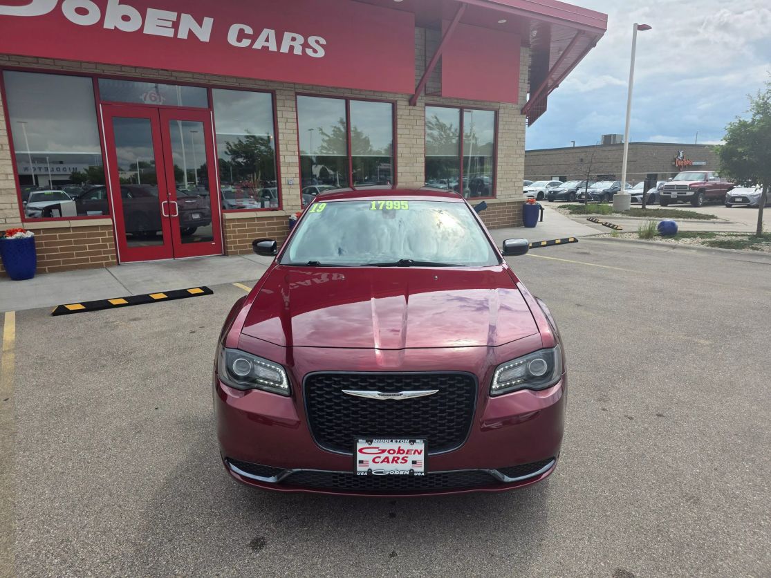 Used 2019 Chrysler 300 Touring with VIN 2C3CCARG1KH603617 for sale in Middleton, WI