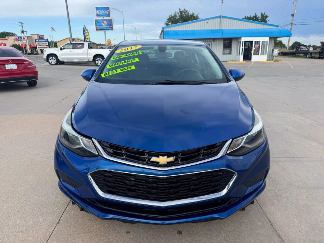 Used 2017 Chevrolet Cruze LT with VIN 3G1BE5SM8HS554939 for sale in Dodge City, KS