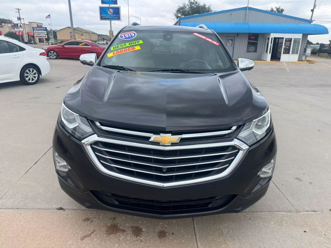 Used 2019 Chevrolet Equinox Premier with VIN 2GNAXXEV8K6291328 for sale in Dodge City, KS