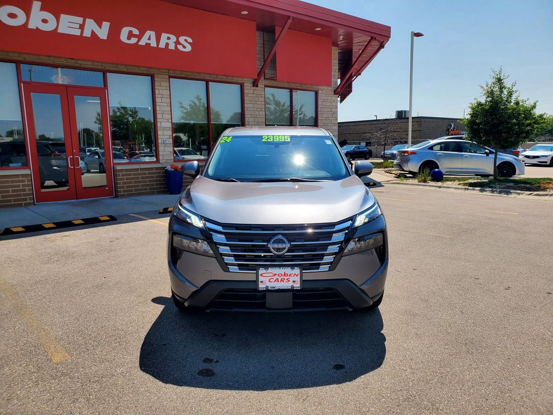 Used 2024 Nissan Rogue SV with VIN JN8BT3BBXRW423313 for sale in Middleton, WI