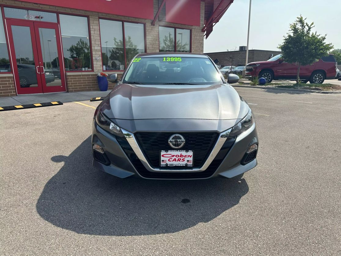 Used 2022 Nissan Altima S with VIN 1N4BL4BV8NN330338 for sale in Middleton, WI