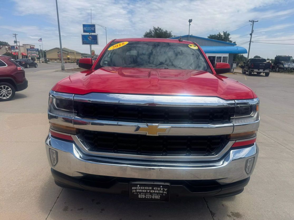Used 2018 Chevrolet Silverado 1500 LT with VIN 3GCUKREC8JG337838 for sale in Dodge City, KS
