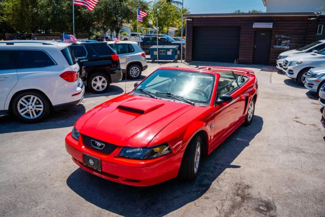 2004 Ford Mustang Deluxe