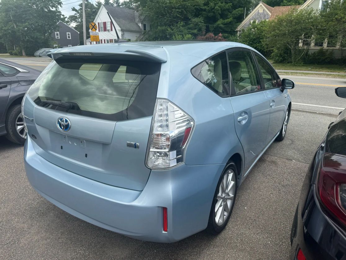 2013 Toyota Prius v Five