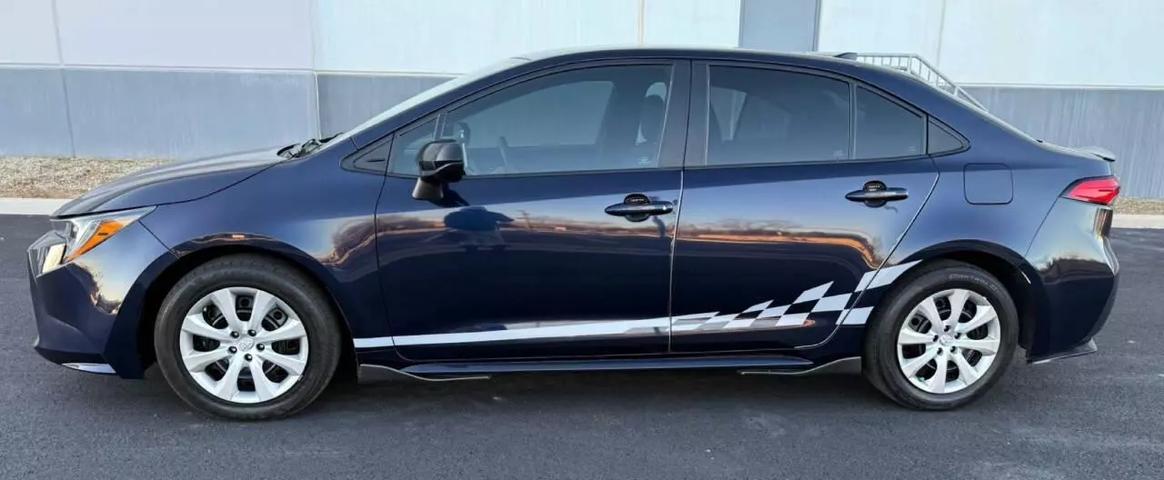 2021 Toyota Corolla LE photo 2