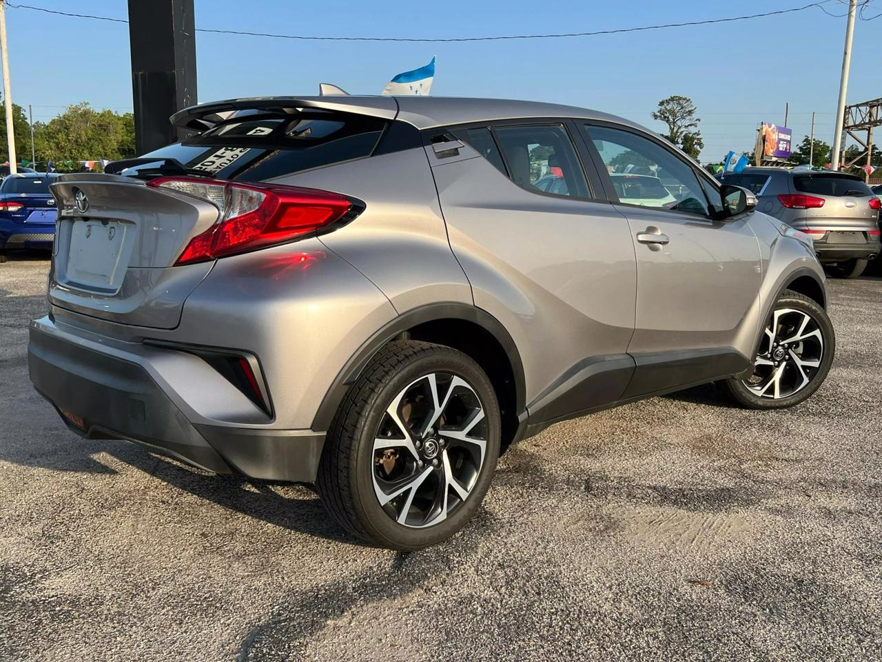 2018 Toyota C-HR XLE Premium photo 7