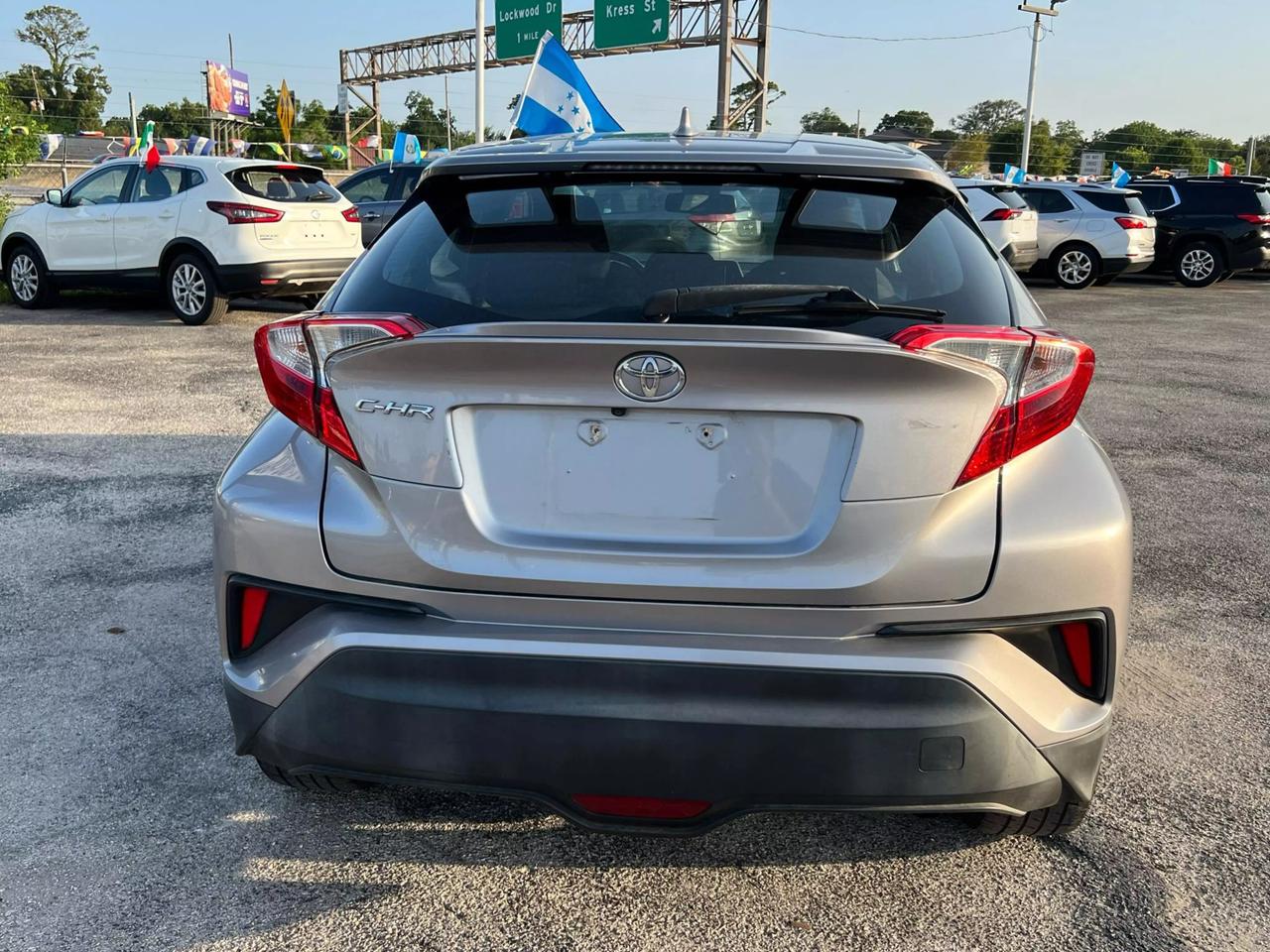 2018 Toyota C-HR XLE Premium photo 9