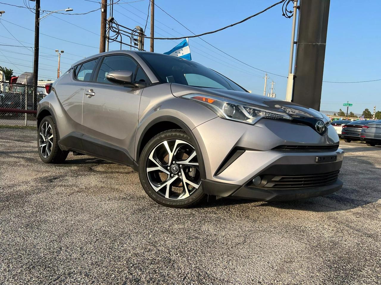 2018 Toyota C-HR XLE Premium photo 5