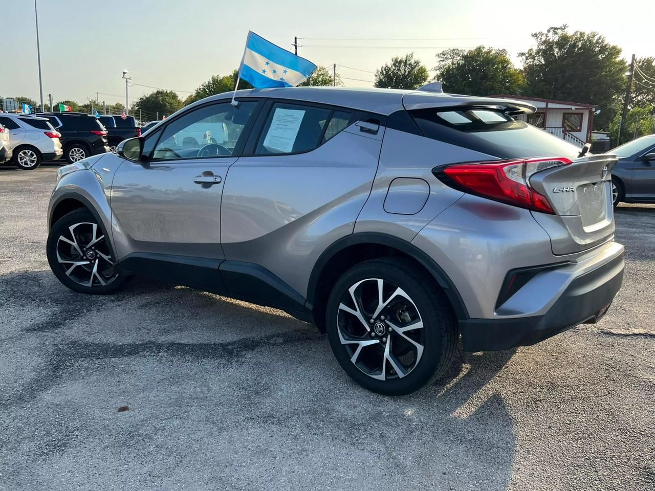 2018 Toyota C-HR XLE Premium photo 11