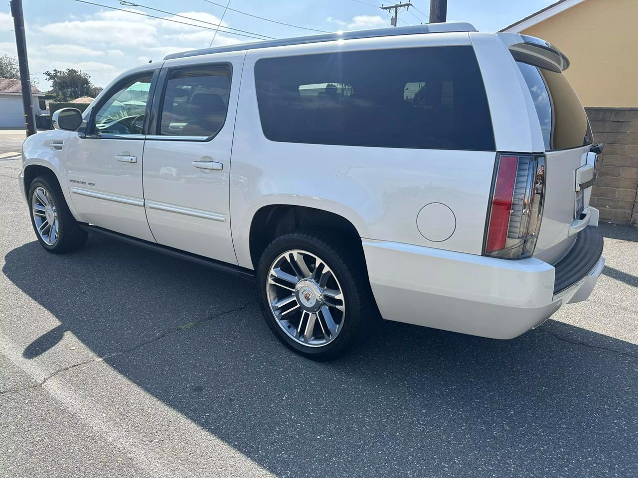 2013 Cadillac Escalade ESV Premium photo 7