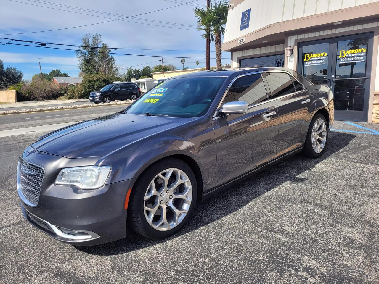 2018 Chrysler 300 C photo 3