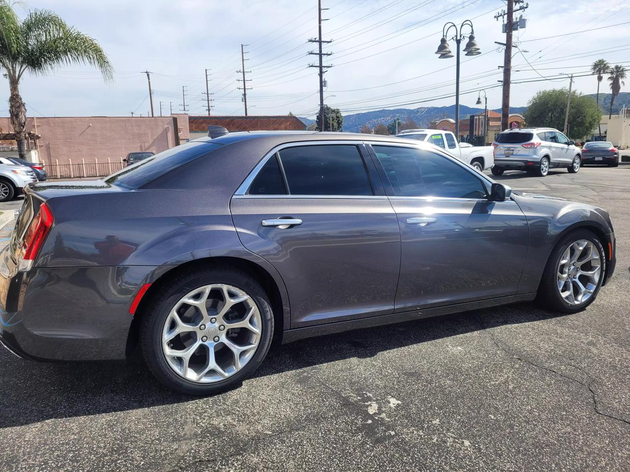 2018 Chrysler 300 C photo 5