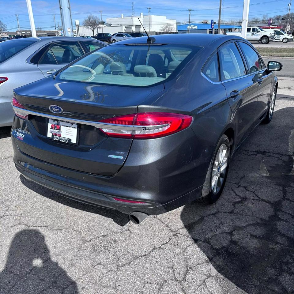 2017 Ford Fusion SE photo 3