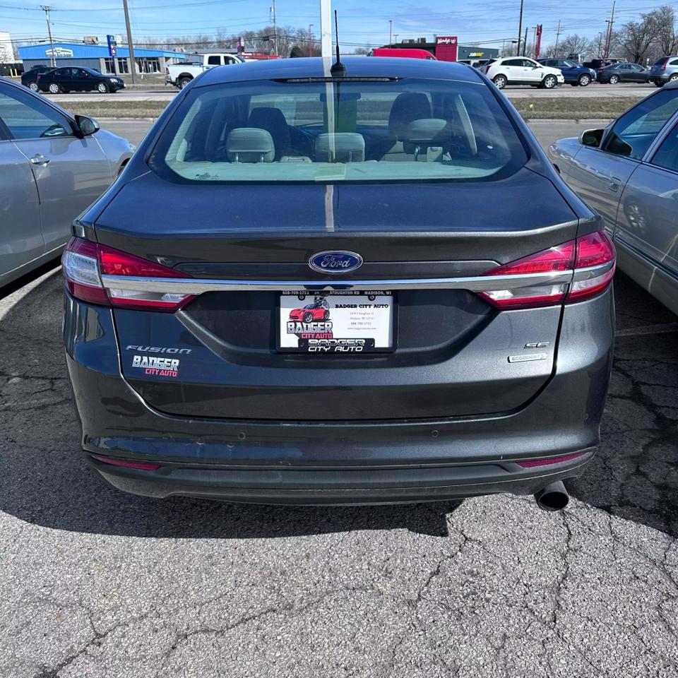 2017 Ford Fusion SE photo 2