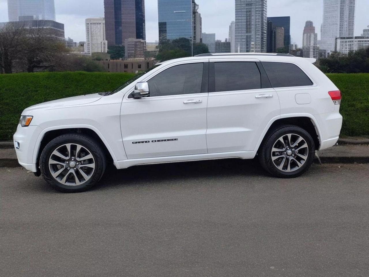 2017 Jeep Grand Cherokee Overland photo 31