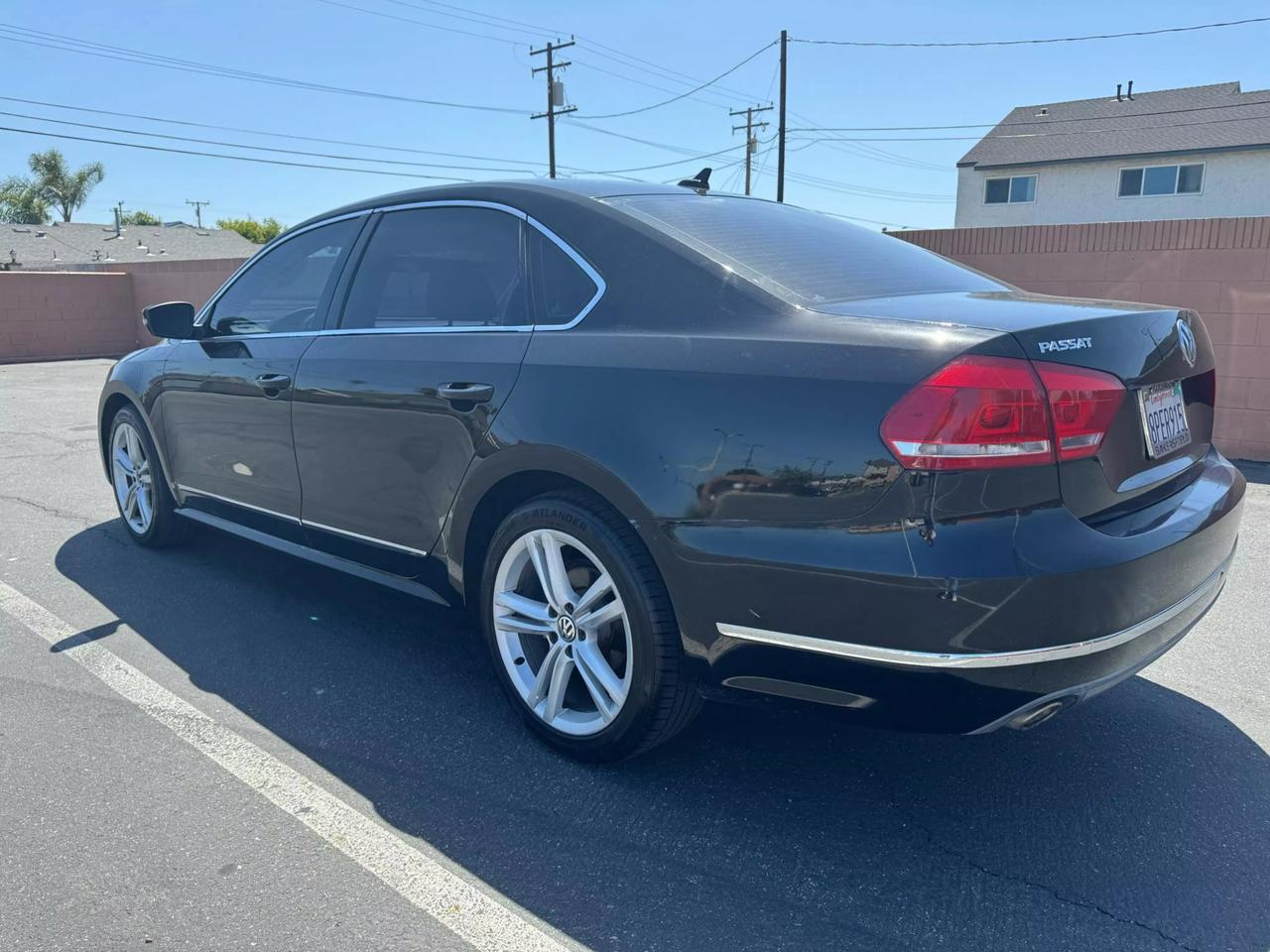 2013 Volkswagen Passat SEL photo 7