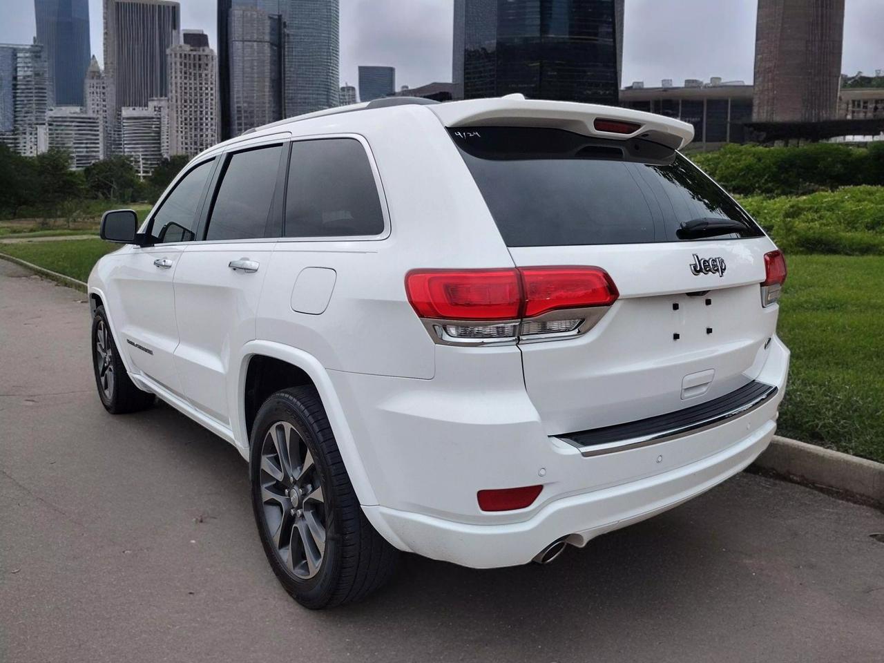 2017 Jeep Grand Cherokee Overland photo 23