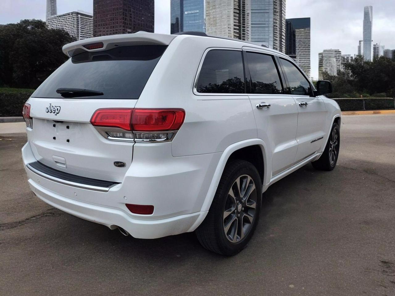 2017 Jeep Grand Cherokee Overland photo 25