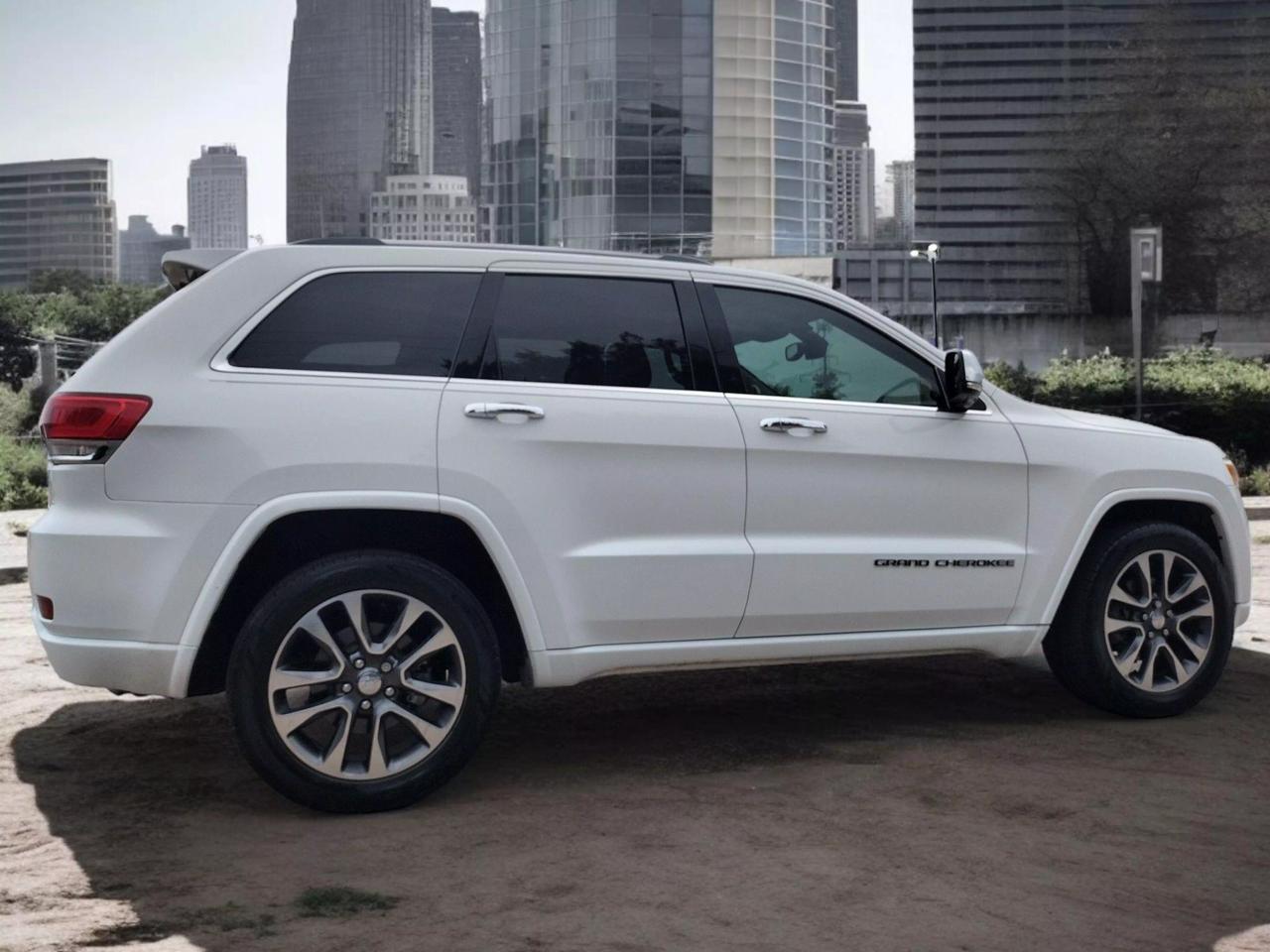 2017 Jeep Grand Cherokee Overland photo 29