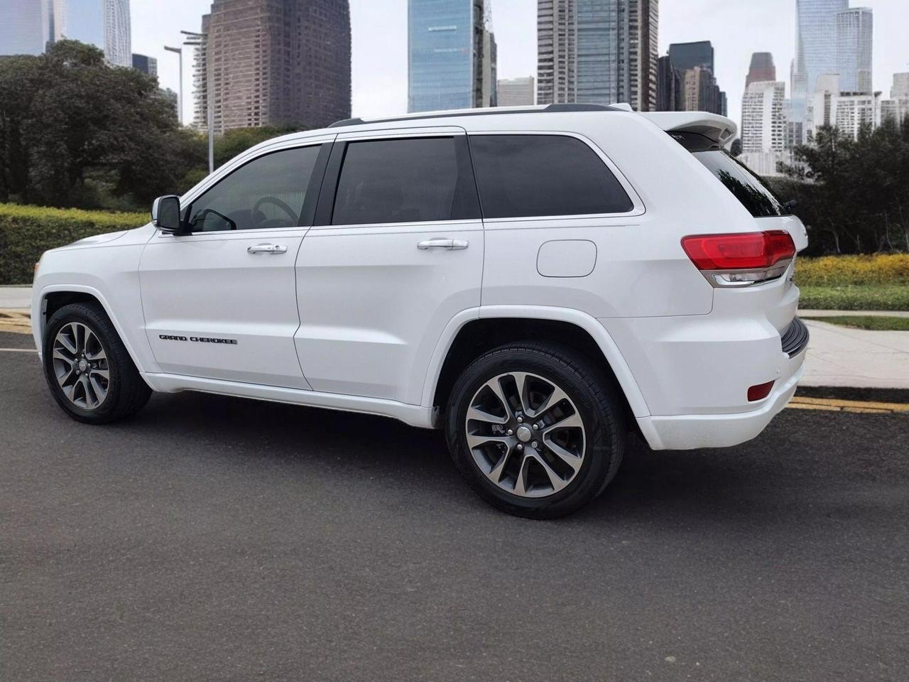 2017 Jeep Grand Cherokee Overland photo 35