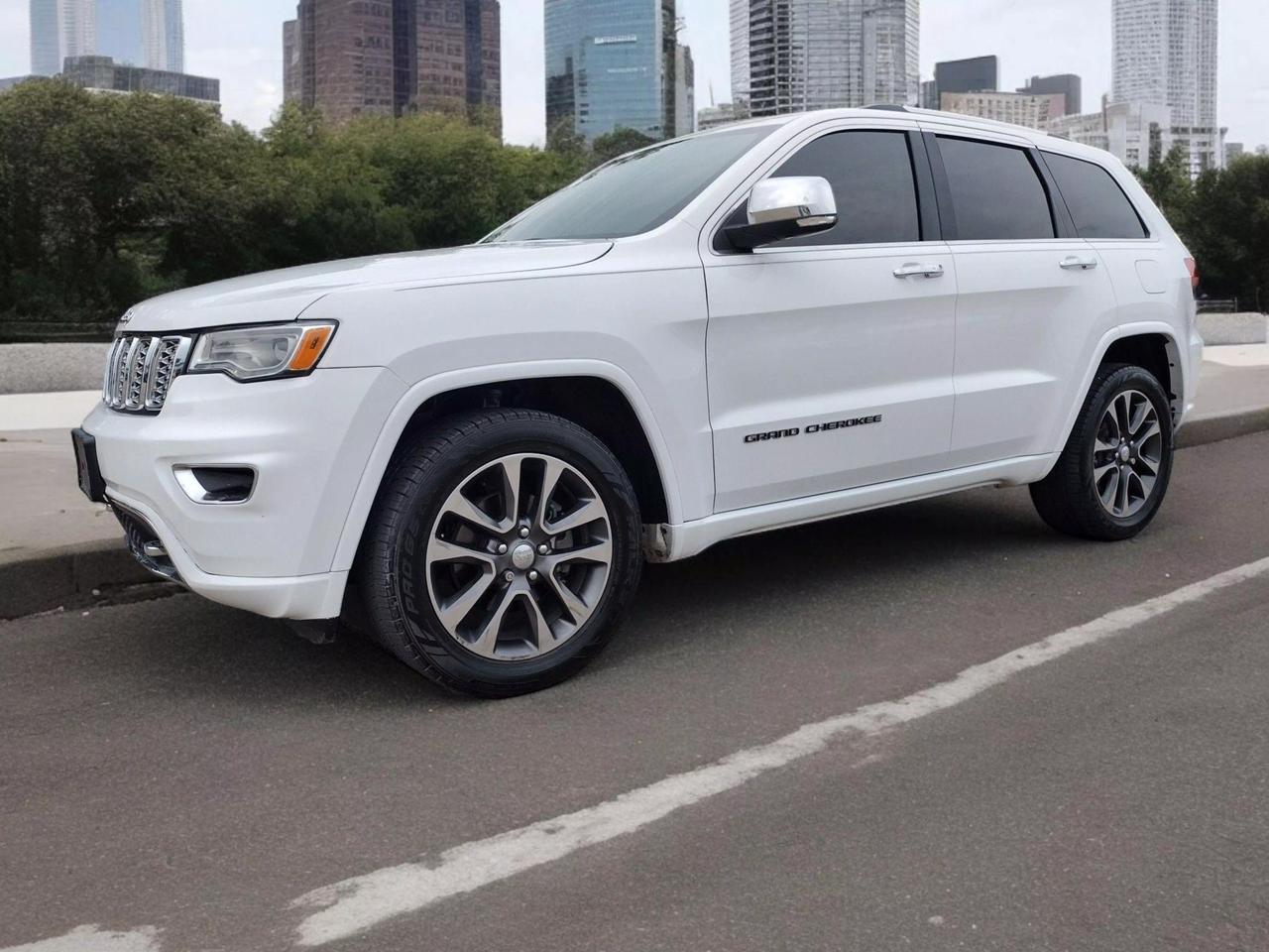 2017 Jeep Grand Cherokee Overland photo 13