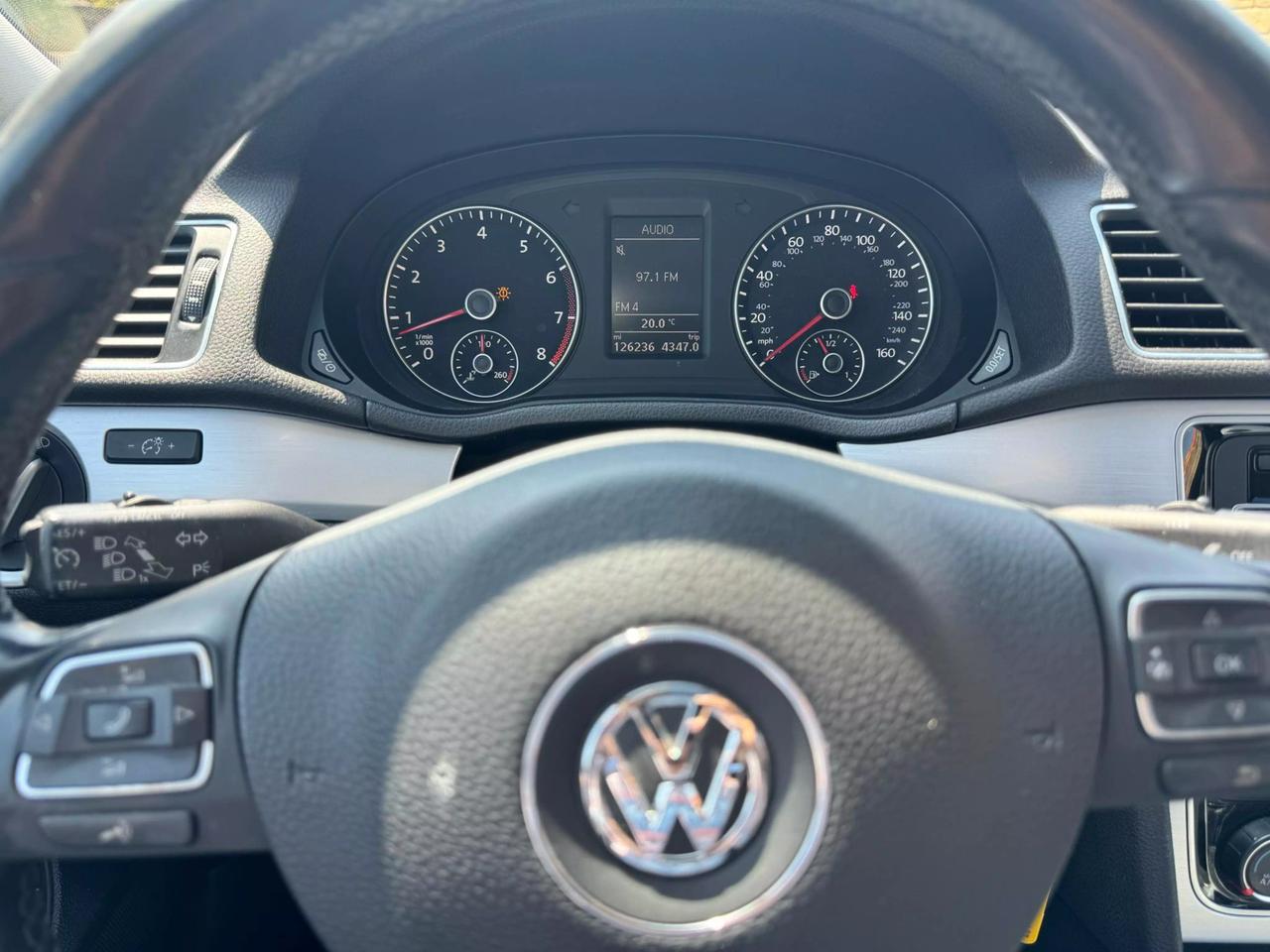 2013 Volkswagen Passat SE photo 17