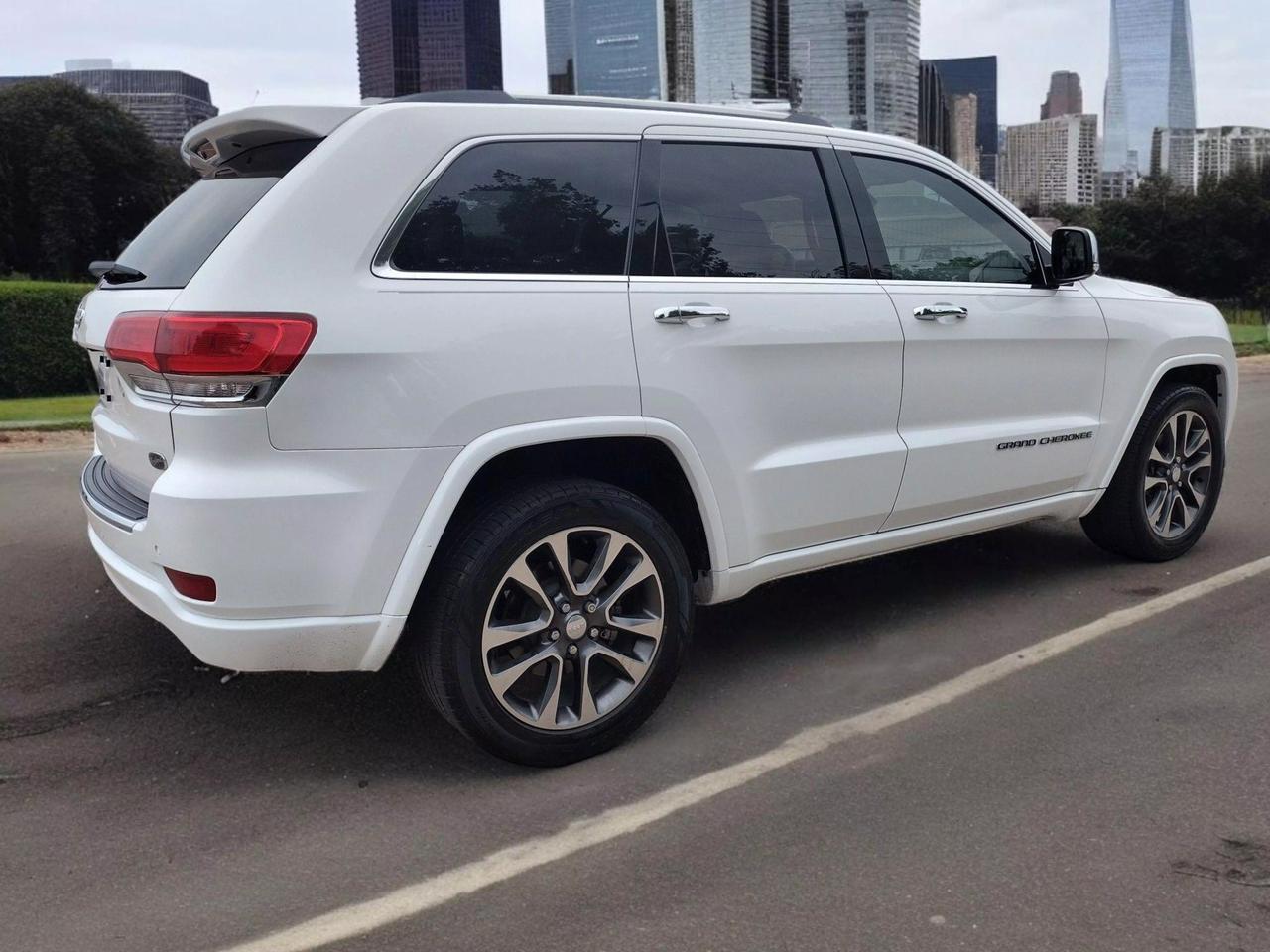 2017 Jeep Grand Cherokee Overland photo 27