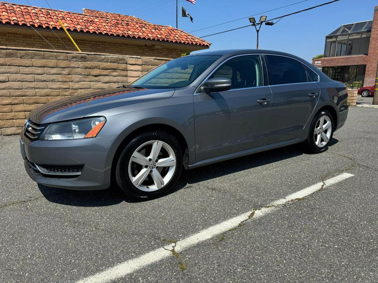 2013 Volkswagen Passat SE photo 3