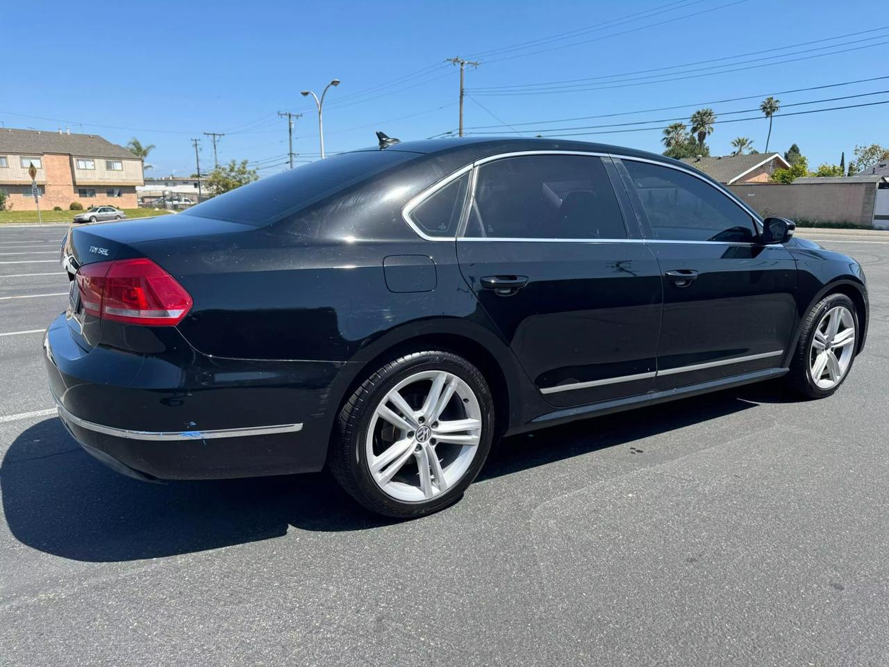 2013 Volkswagen Passat SEL photo 5