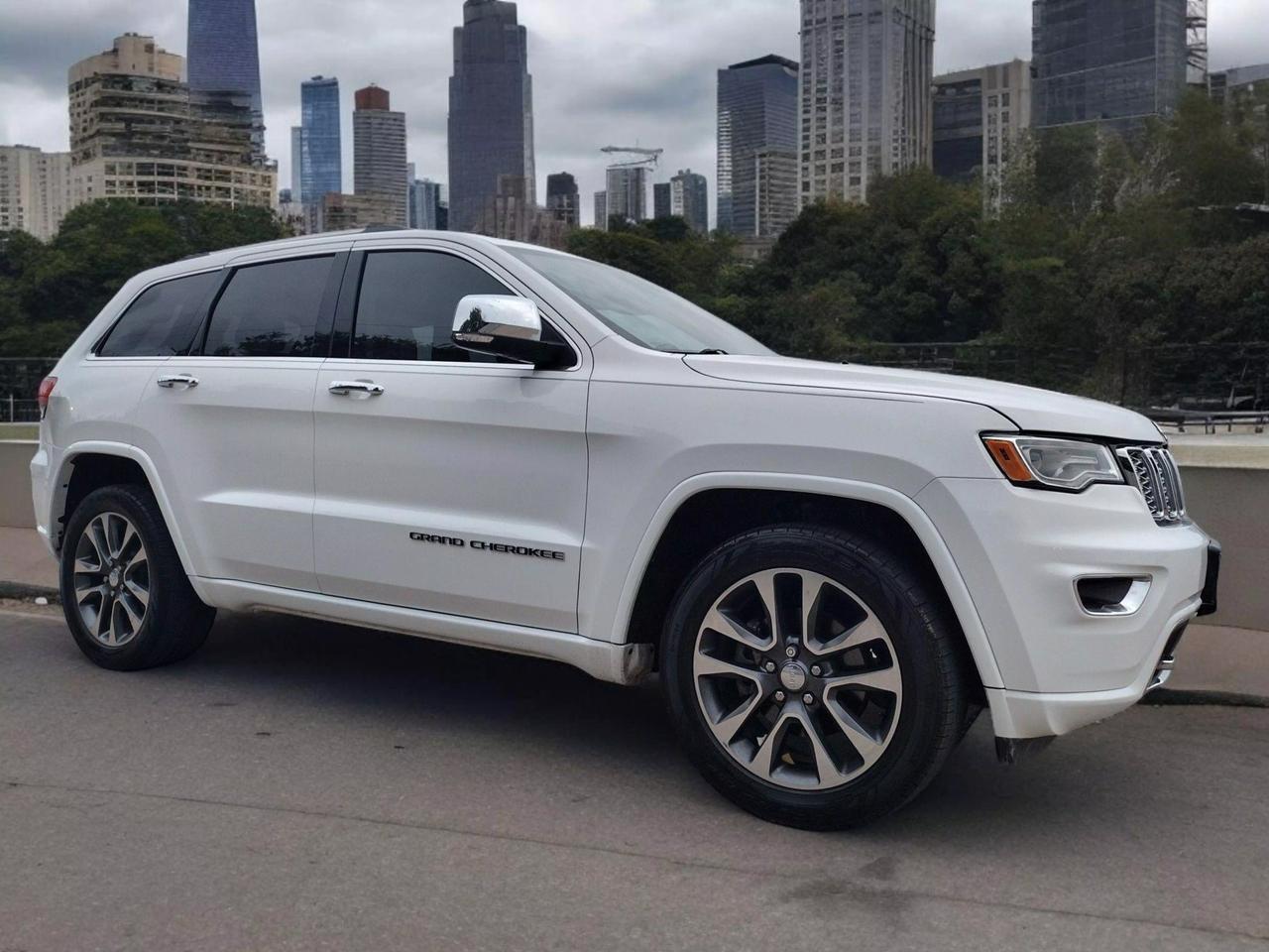 2017 Jeep Grand Cherokee Overland photo 19