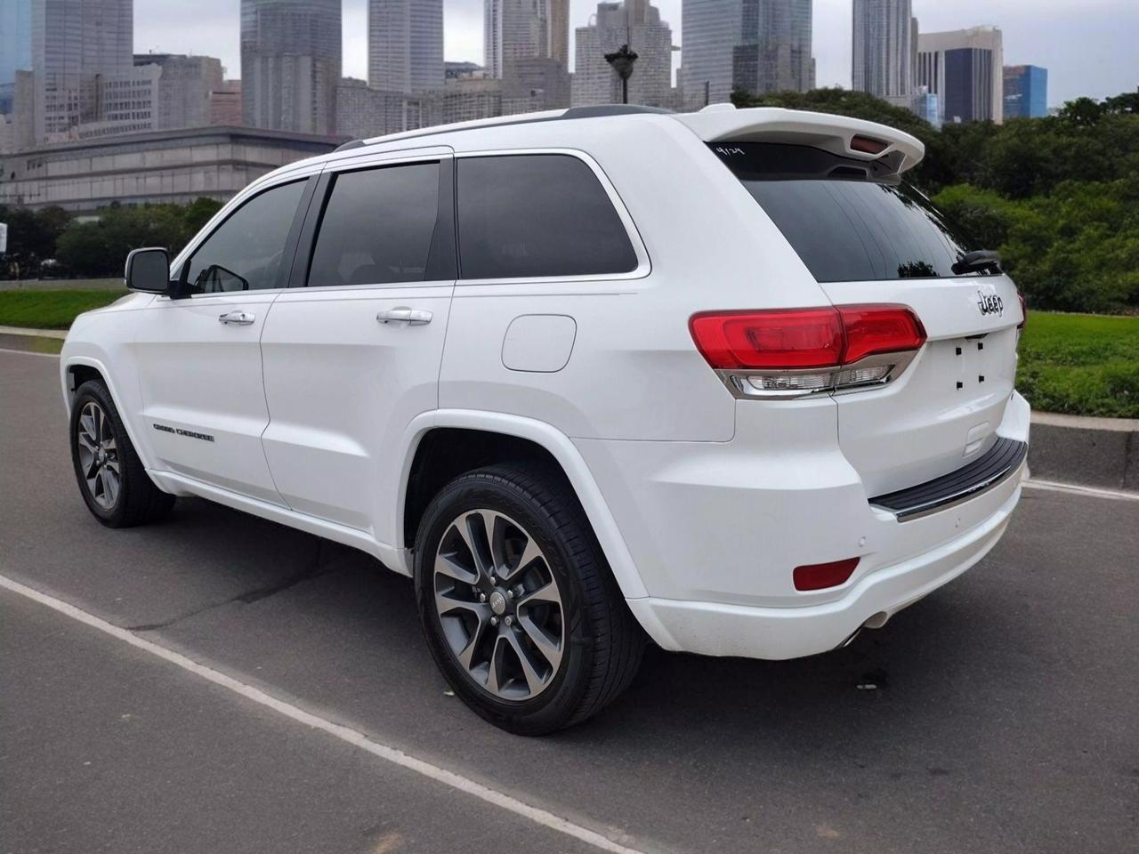 2017 Jeep Grand Cherokee Overland photo 37