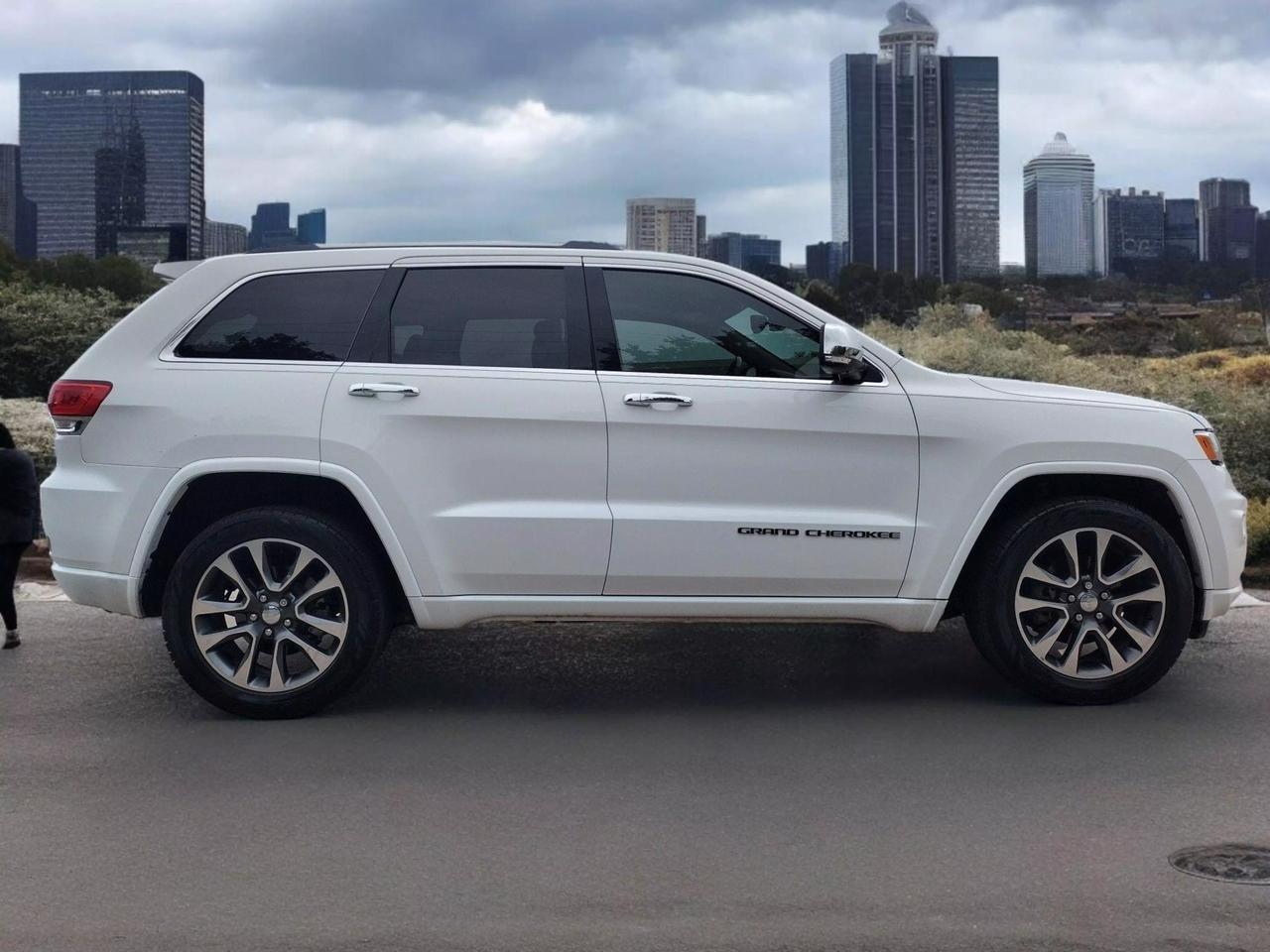 2017 Jeep Grand Cherokee Overland photo 21