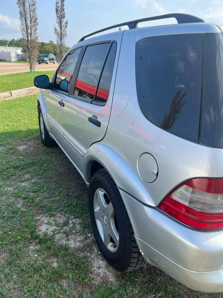 2001 Mercedes-Benz M-Class ML55 AMG photo 2