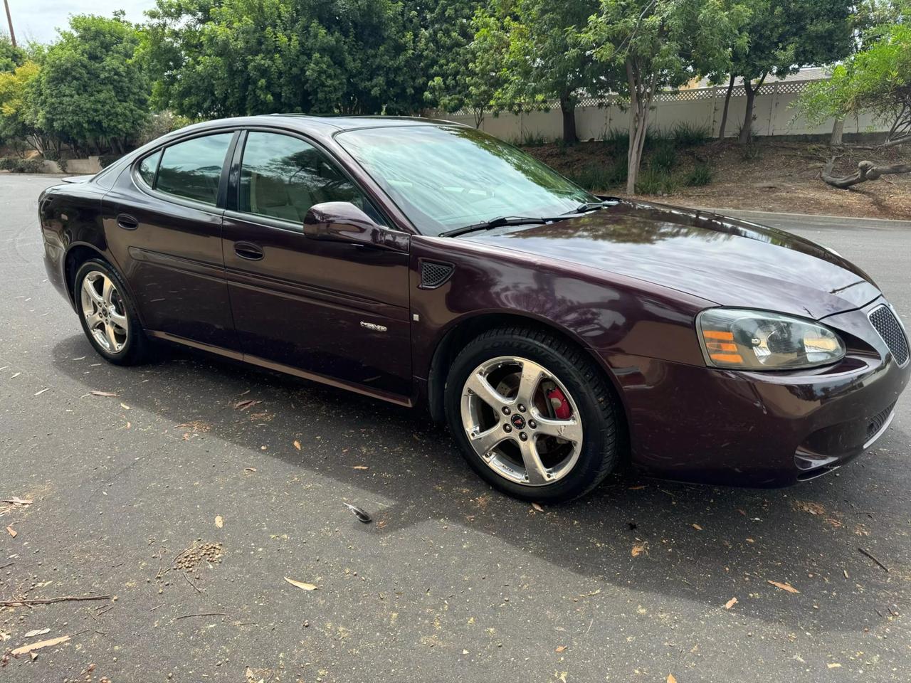 2006 Pontiac Grand Prix GXP photo 3