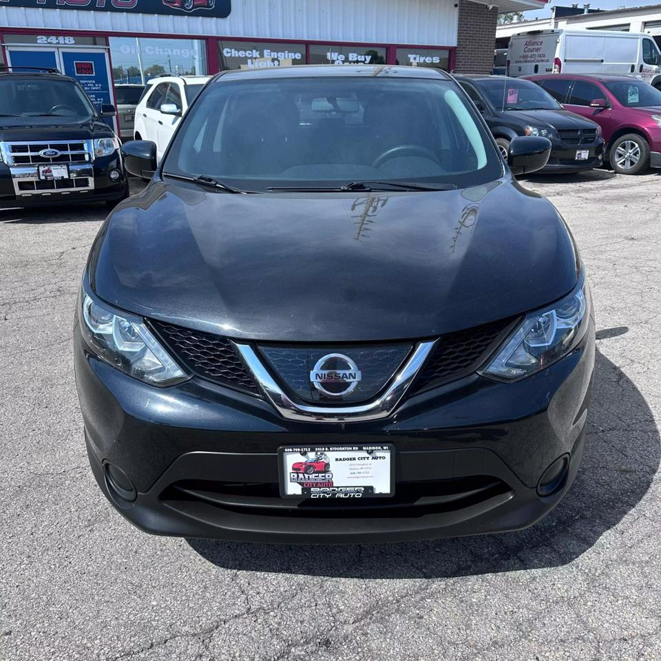 2019 Nissan Rogue Sport S photo 2