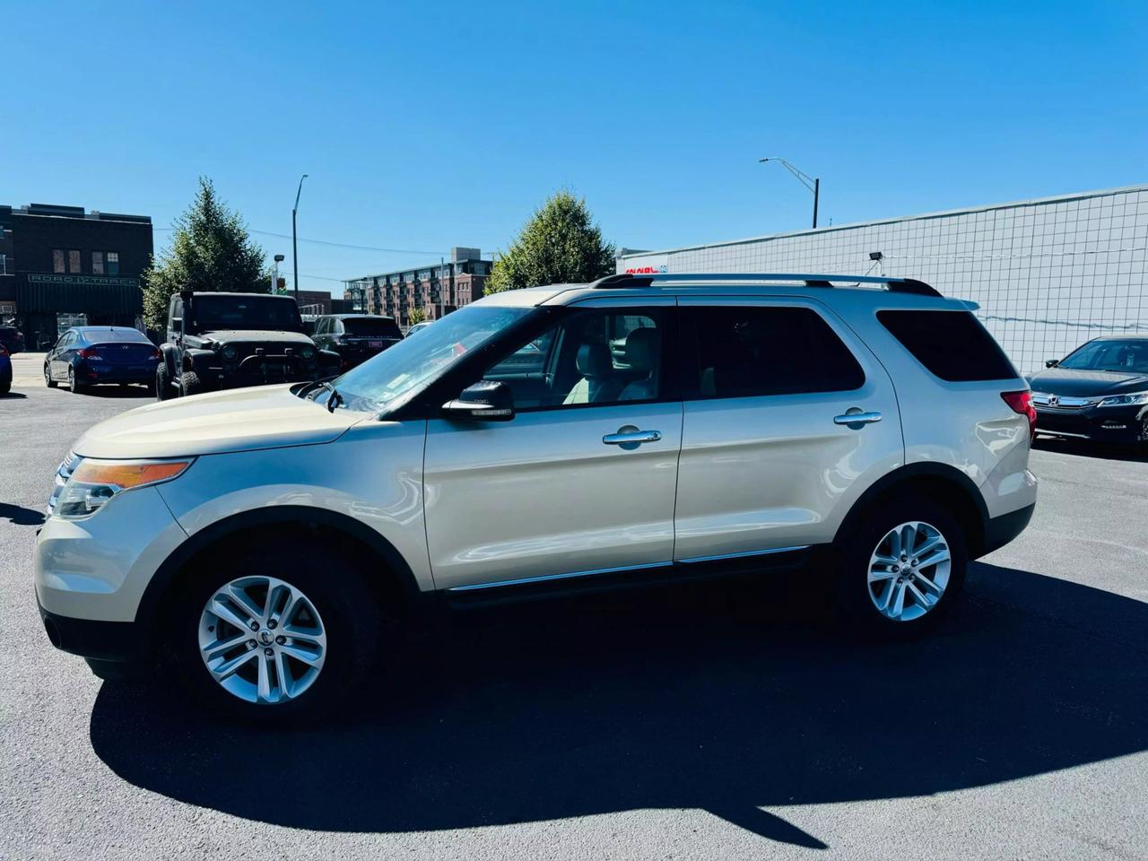 2011 Ford Explorer XLT photo 9