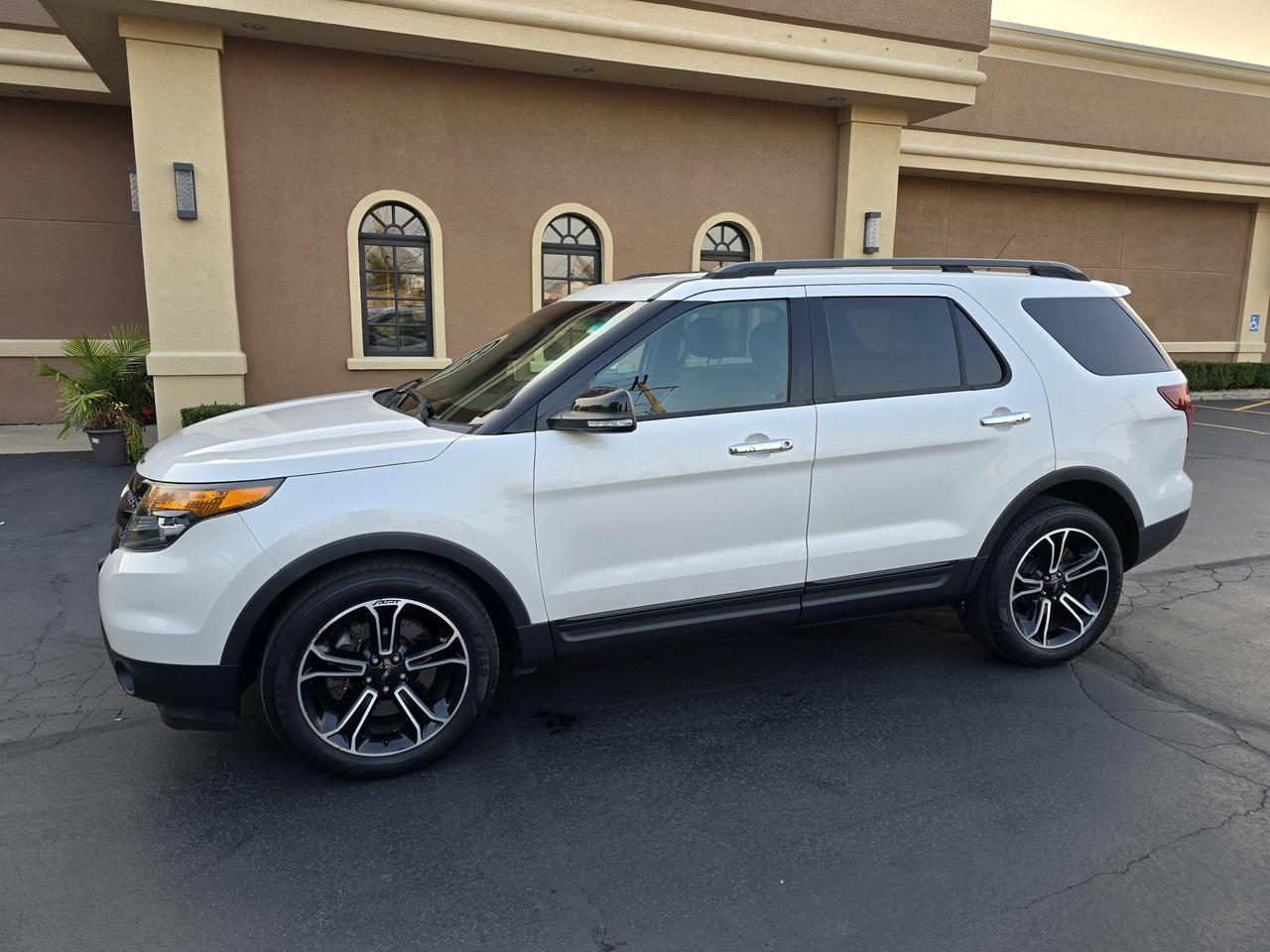 2014 Ford Explorer Sport photo 15