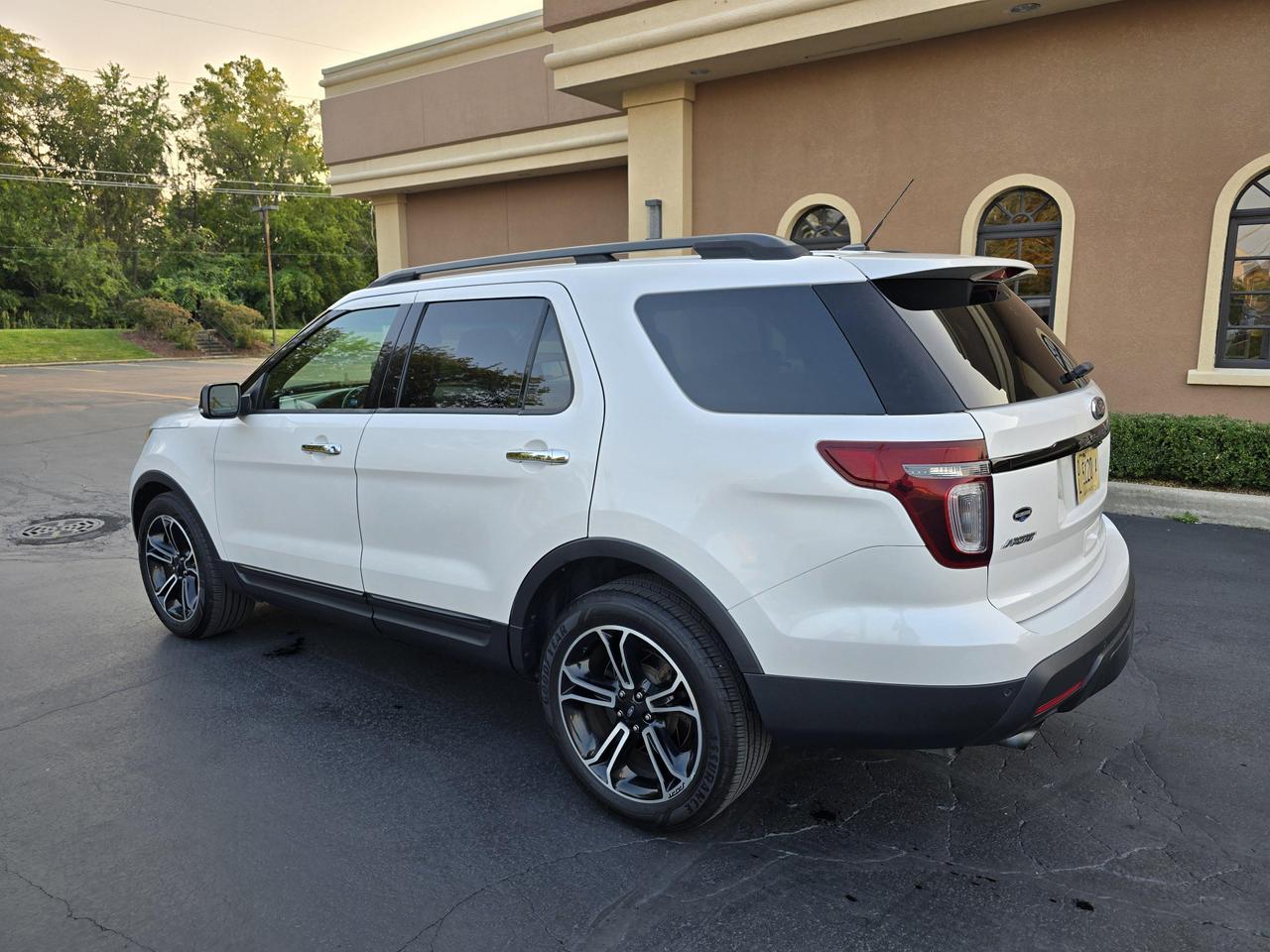 2014 Ford Explorer Sport photo 21