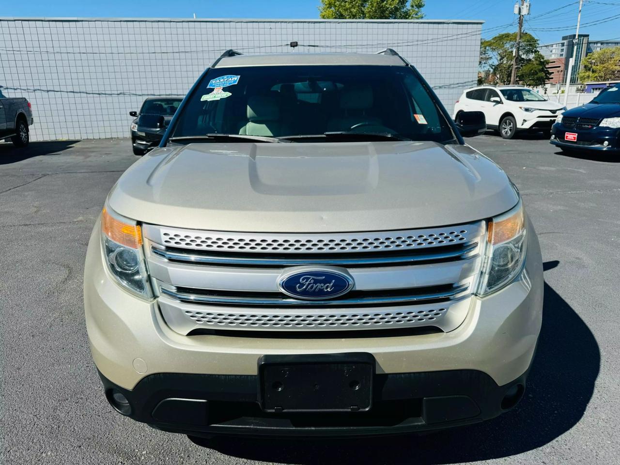 2011 Ford Explorer XLT photo 3