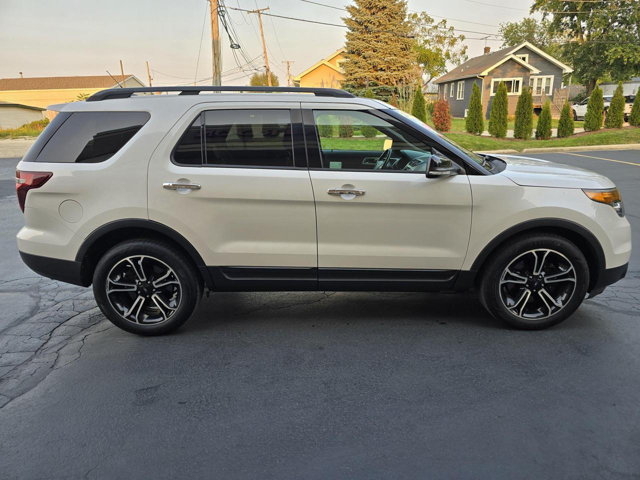 2014 Ford Explorer Sport photo 35