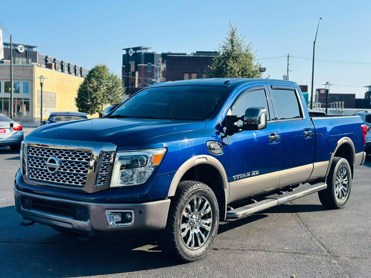 2016 Nissan Titan XD Platinum Reserve photo 3